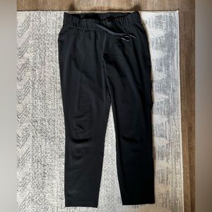 Lululemon straight leg high rise stretch 7/8 black pants size 6